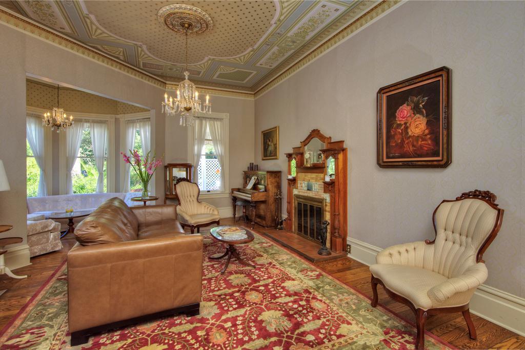 Bed and Breakfast The Pink Mansion Калістога Екстер'єр фото